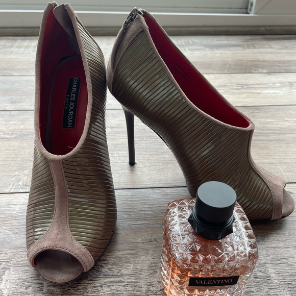 Charles Jourdan Paris brown pep toe heeled booty - Picture 2 of 6